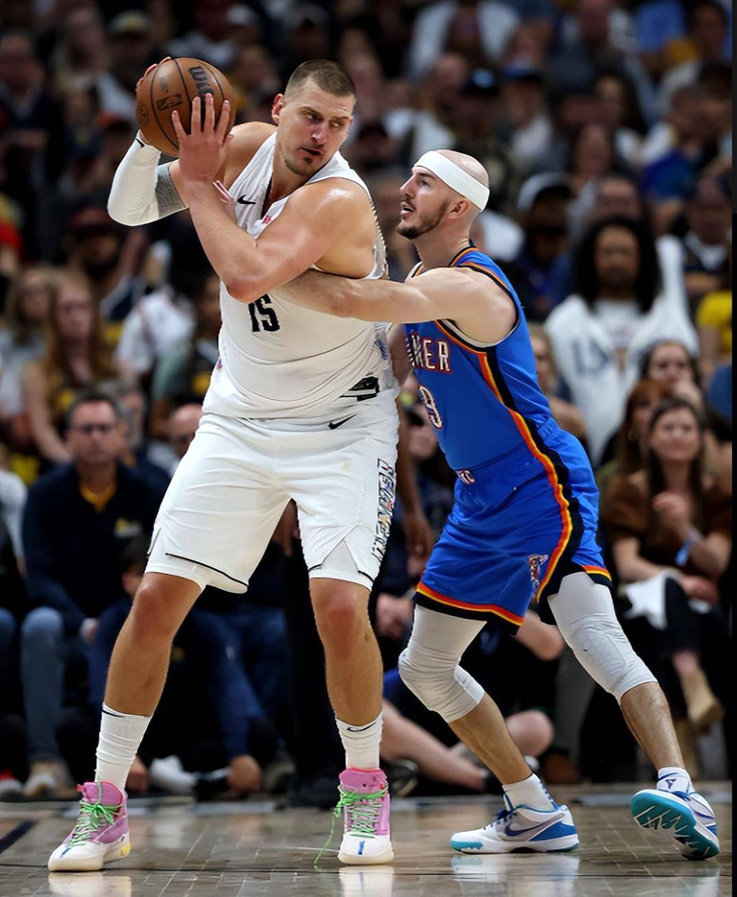 据内部人士 据内部人士